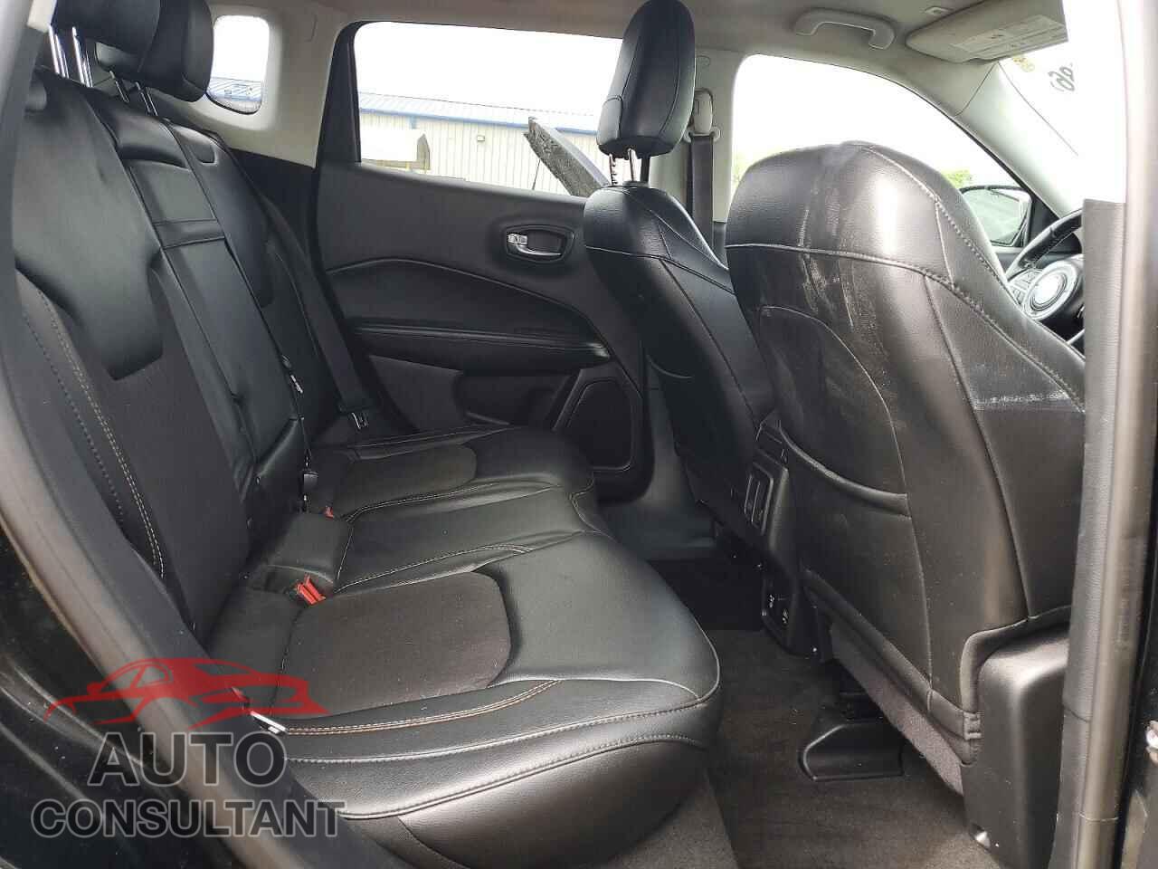 JEEP COMPASS 2018 - 3C4NJDBB0JT104145