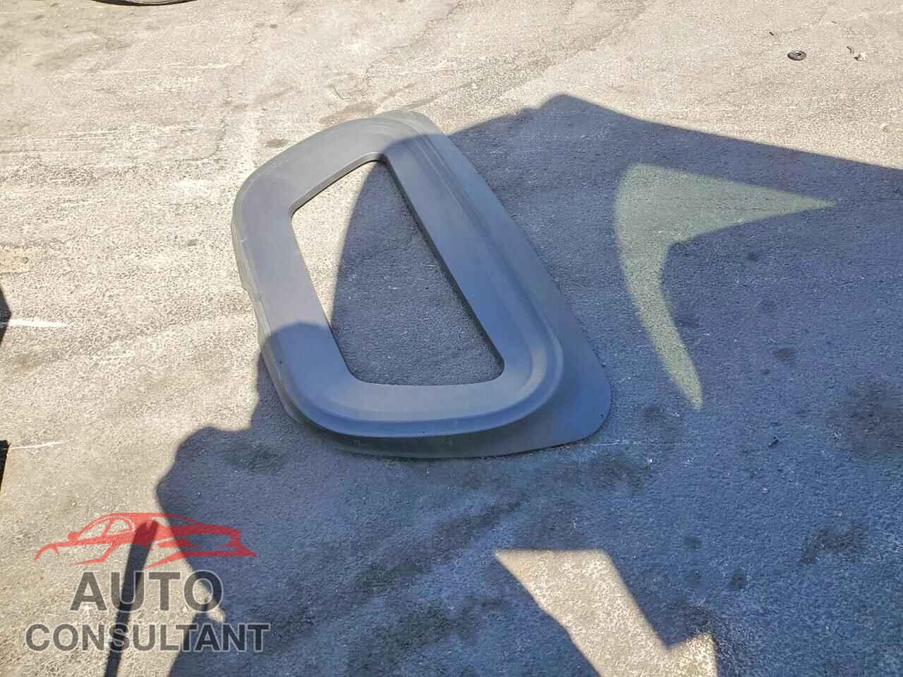 TESLA MODEL Y 2020 - 5YJYGDEF7LF014096