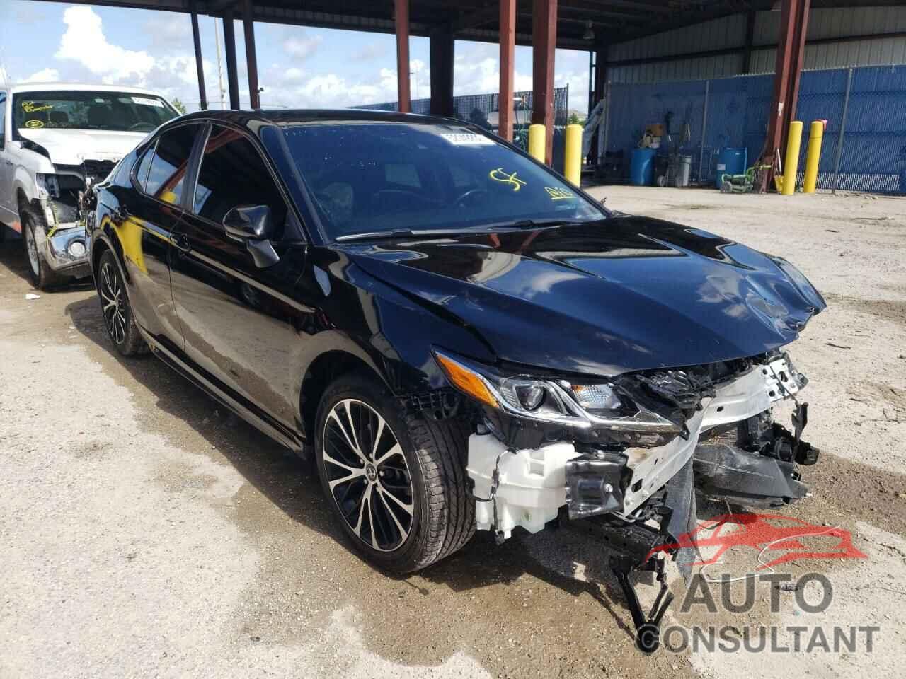 TOYOTA CAMRY 2018 - 4T1B11HK0JU671109