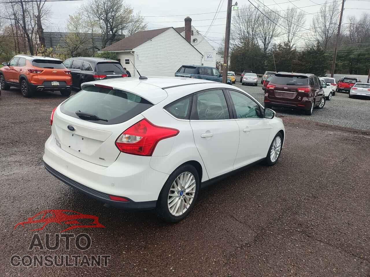 FORD FOCUS 2012 - 1FAHP3M28CL291173