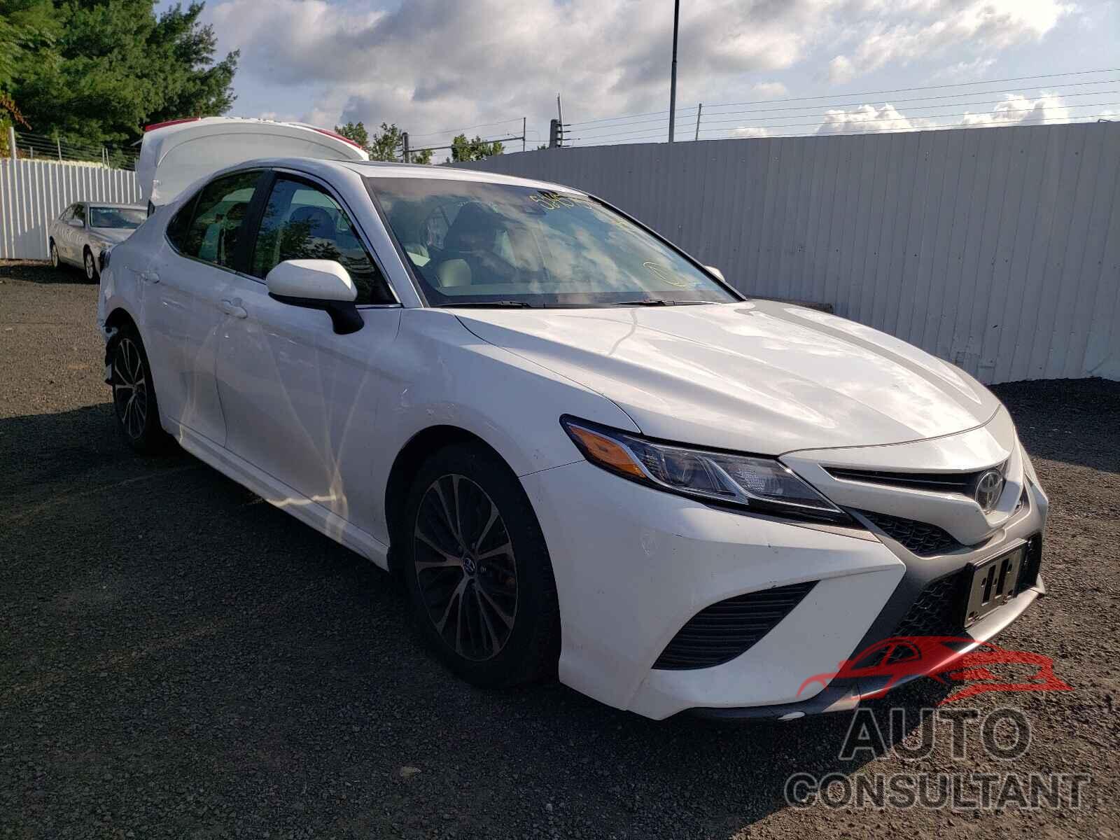 TOYOTA CAMRY 2018 - 4T1B11HK9JU609594