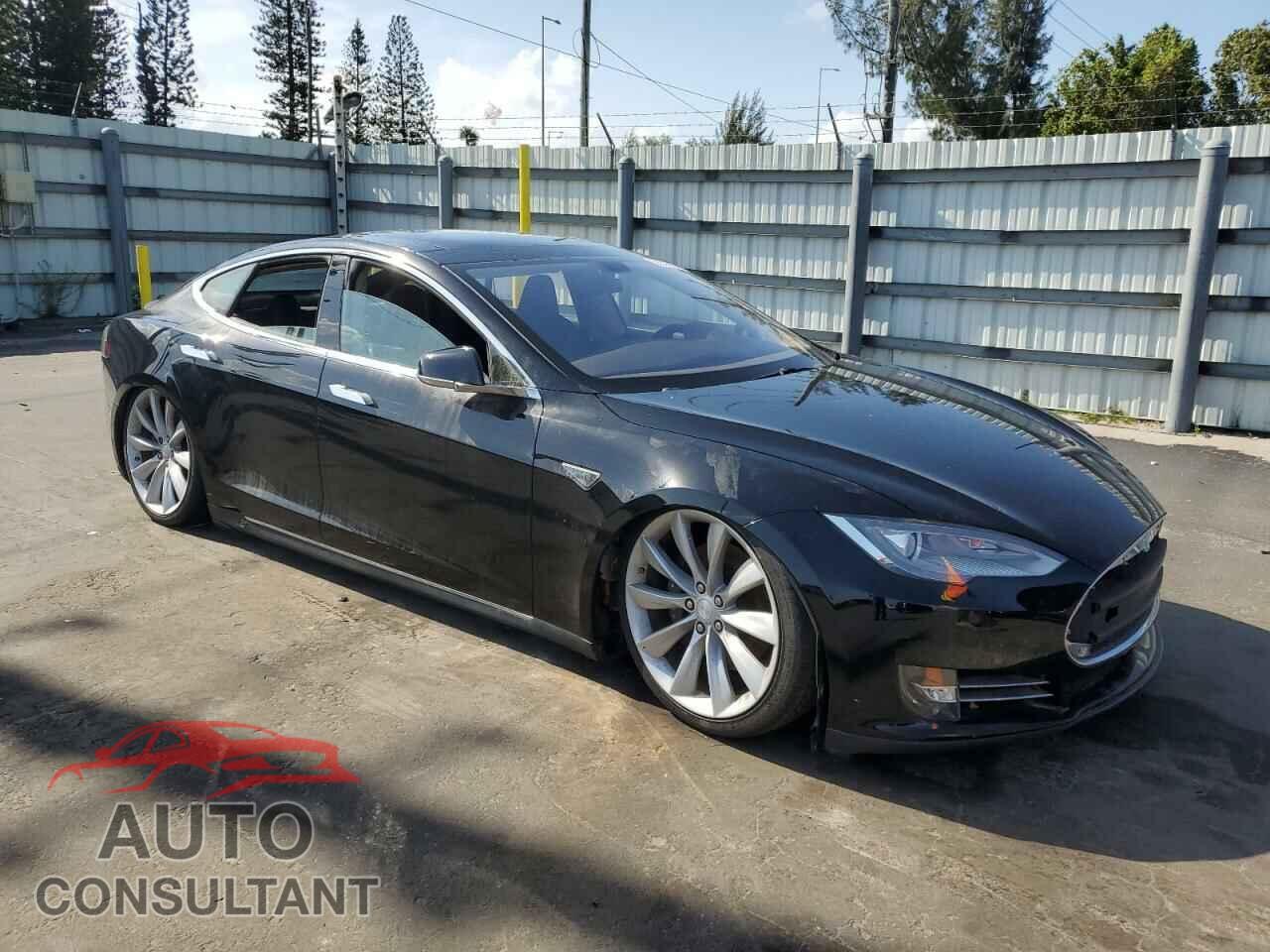 TESLA MODEL S 2013 - 5YJSA1CP2DFP06592