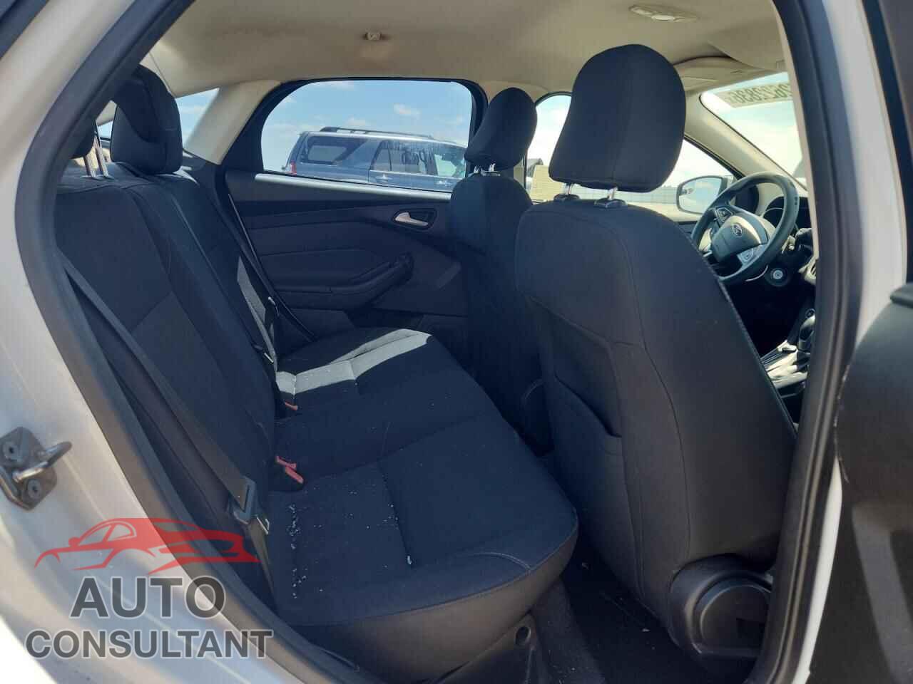 FORD FOCUS 2016 - 1FADP3F22GL352339