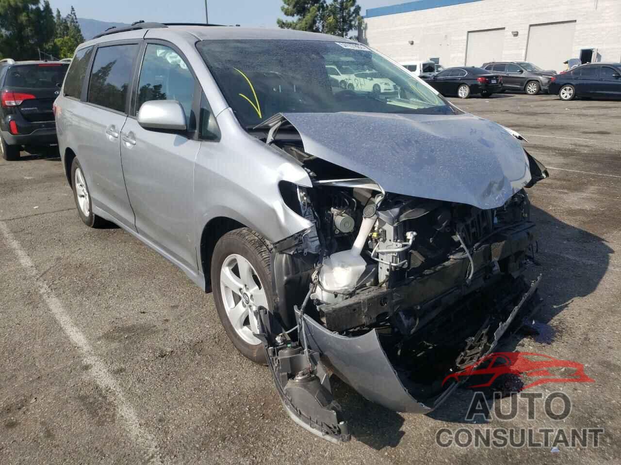 TOYOTA SIENNA 2018 - 5TDKZ3DC9JS957925