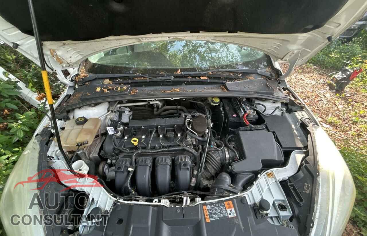 FORD FOCUS 2015 - 1FADP3F21FL338821