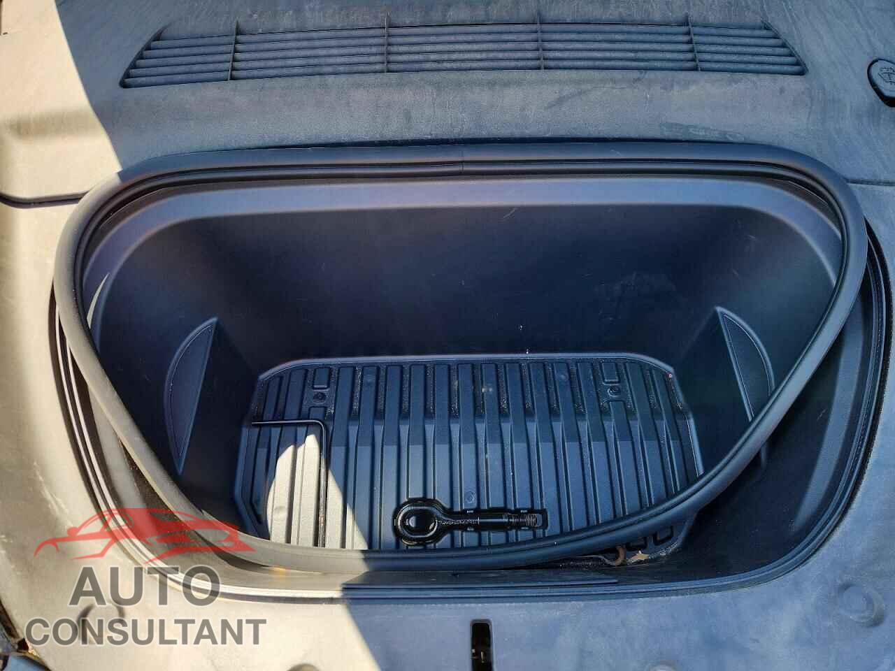 TESLA MODEL Y 2024 - 7SAYGDEE6RA227220