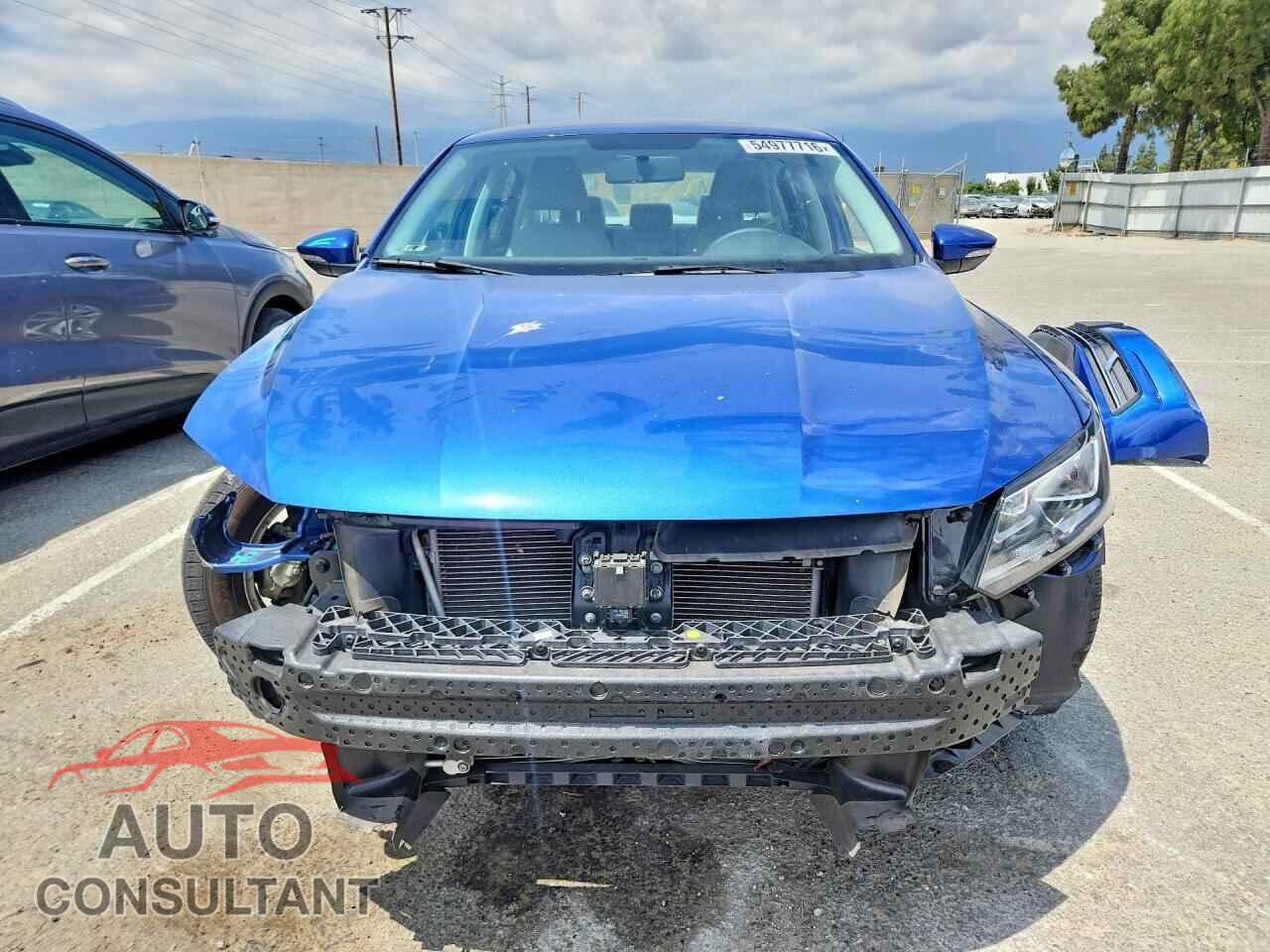 VOLKSWAGEN PASSAT 2017 - 1VWAT7A30HC039997