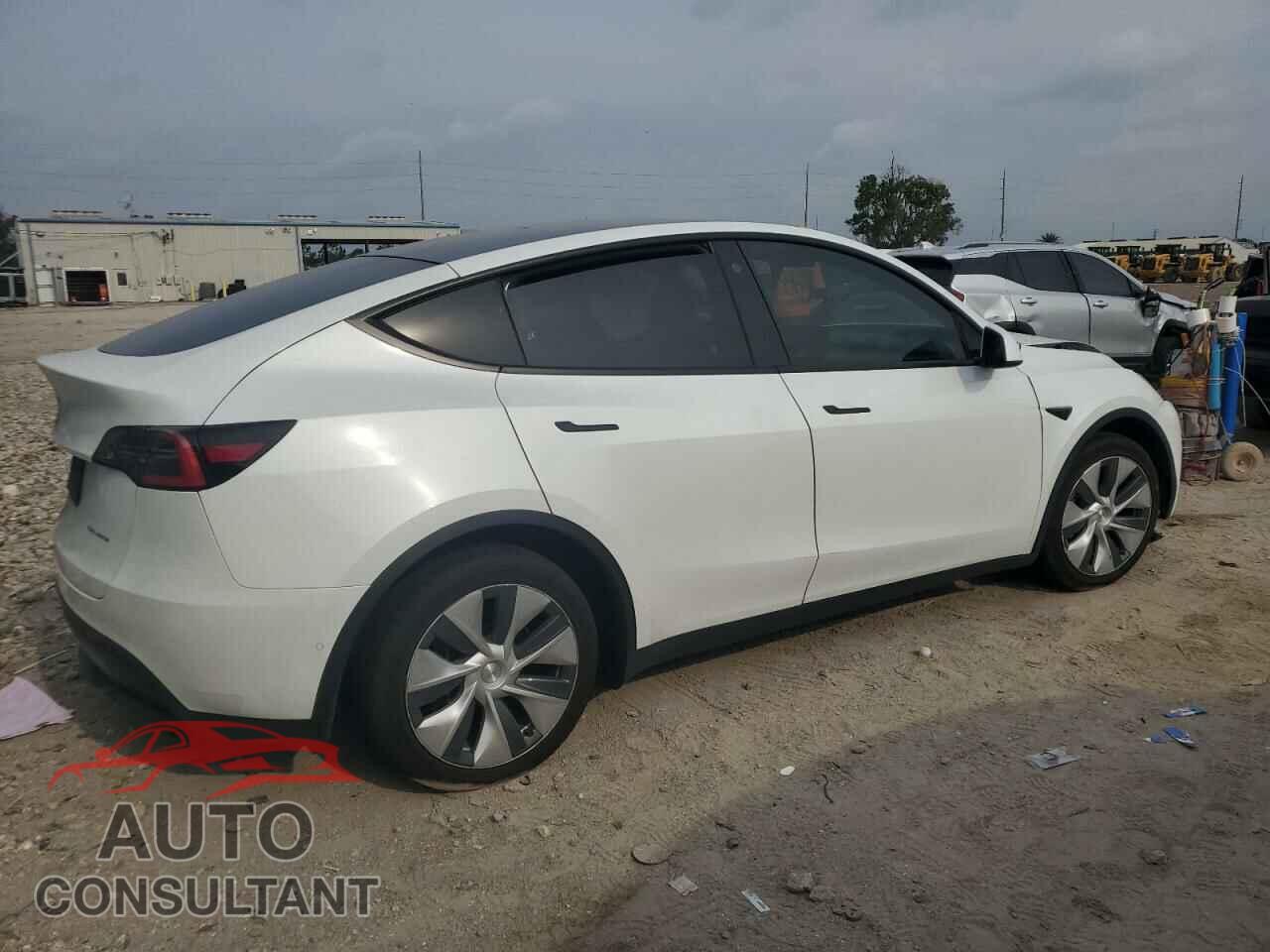TESLA MODEL Y 2021 - 5YJYGDEEXMF077721