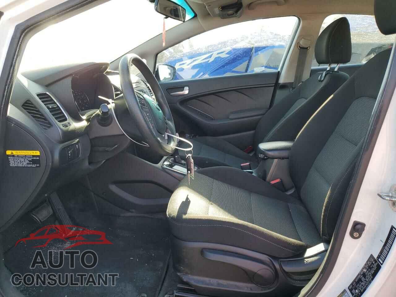 KIA FORTE 2018 - 3KPFK4A76JE218976
