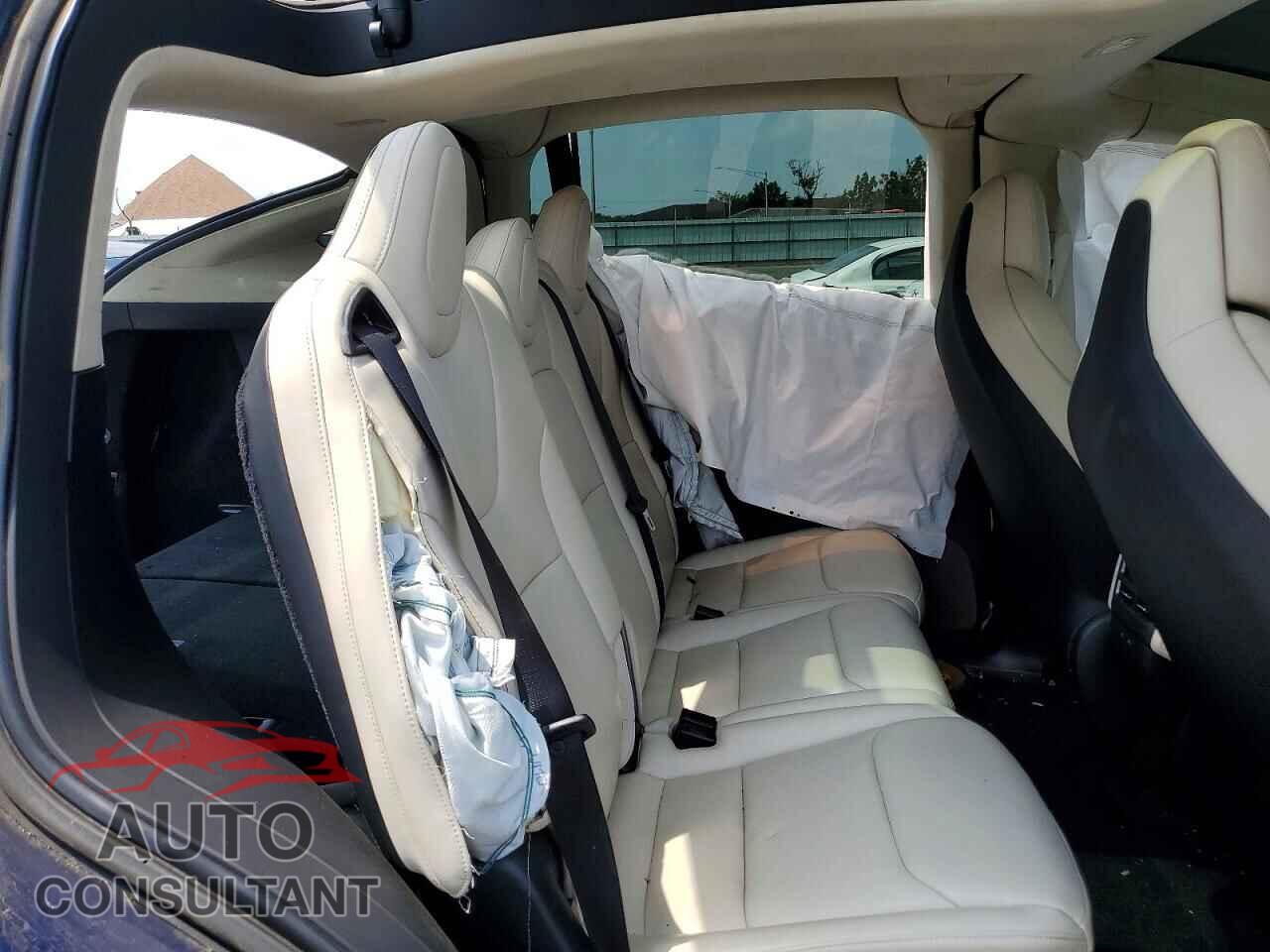 TESLA MODEL X 2018 - 5YJXCAE22JF104143