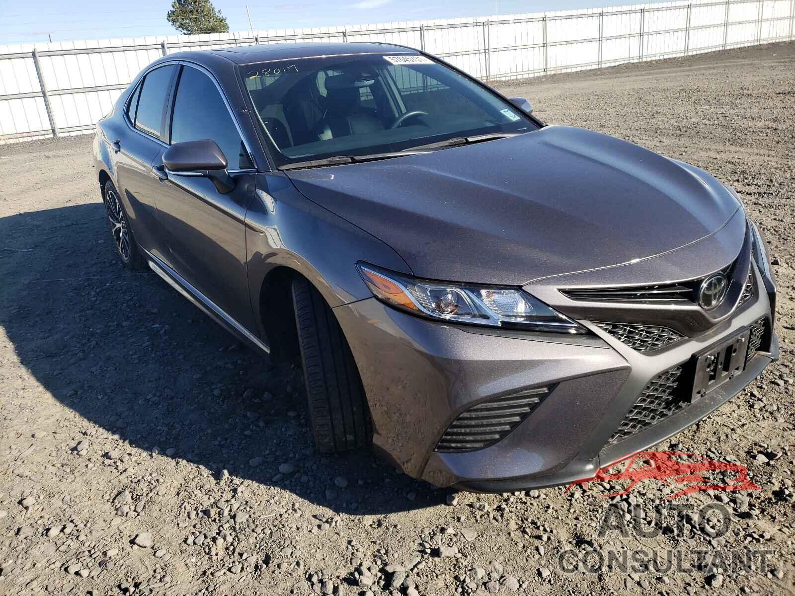TOYOTA CAMRY 2018 - 4T1B11HKXJU132027