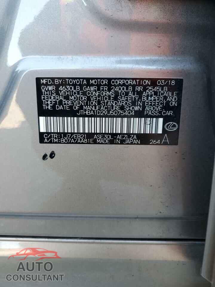 LEXUS IS 2018 - JTHBA1D29J5075404