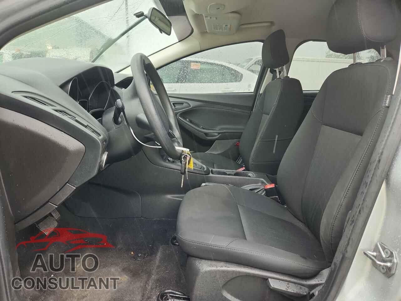 FORD FOCUS 2018 - 1FADP3E2XJL242891