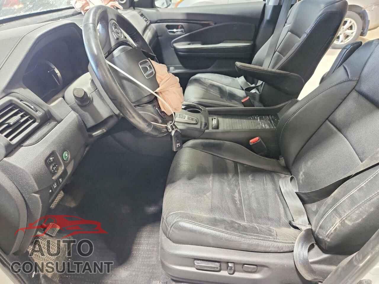 HONDA PILOT 2017 - 5FNYF6H03HB098043