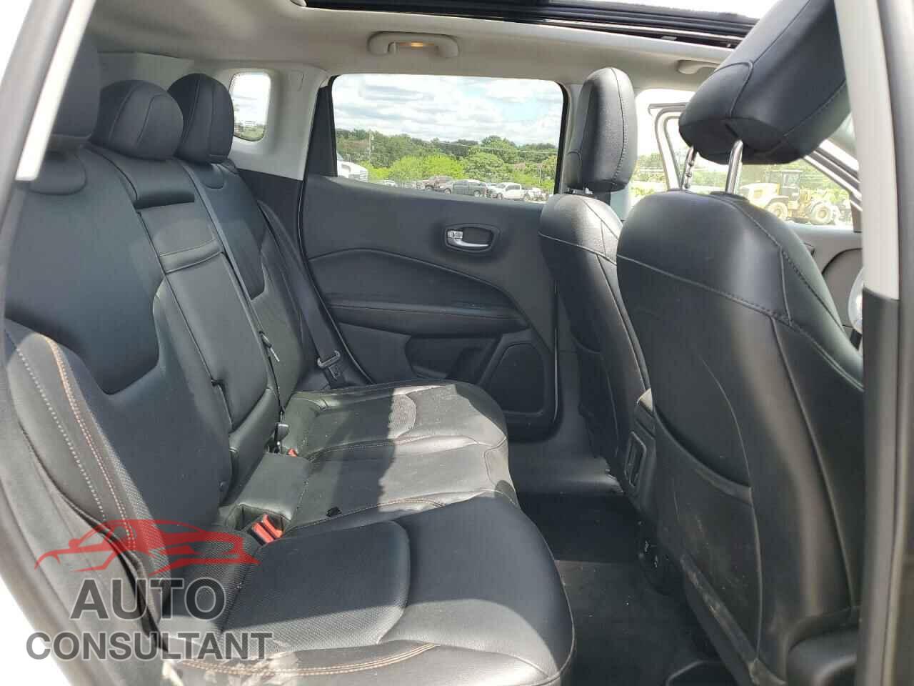 JEEP COMPASS 2018 - 3C4NJDCB2JT116456