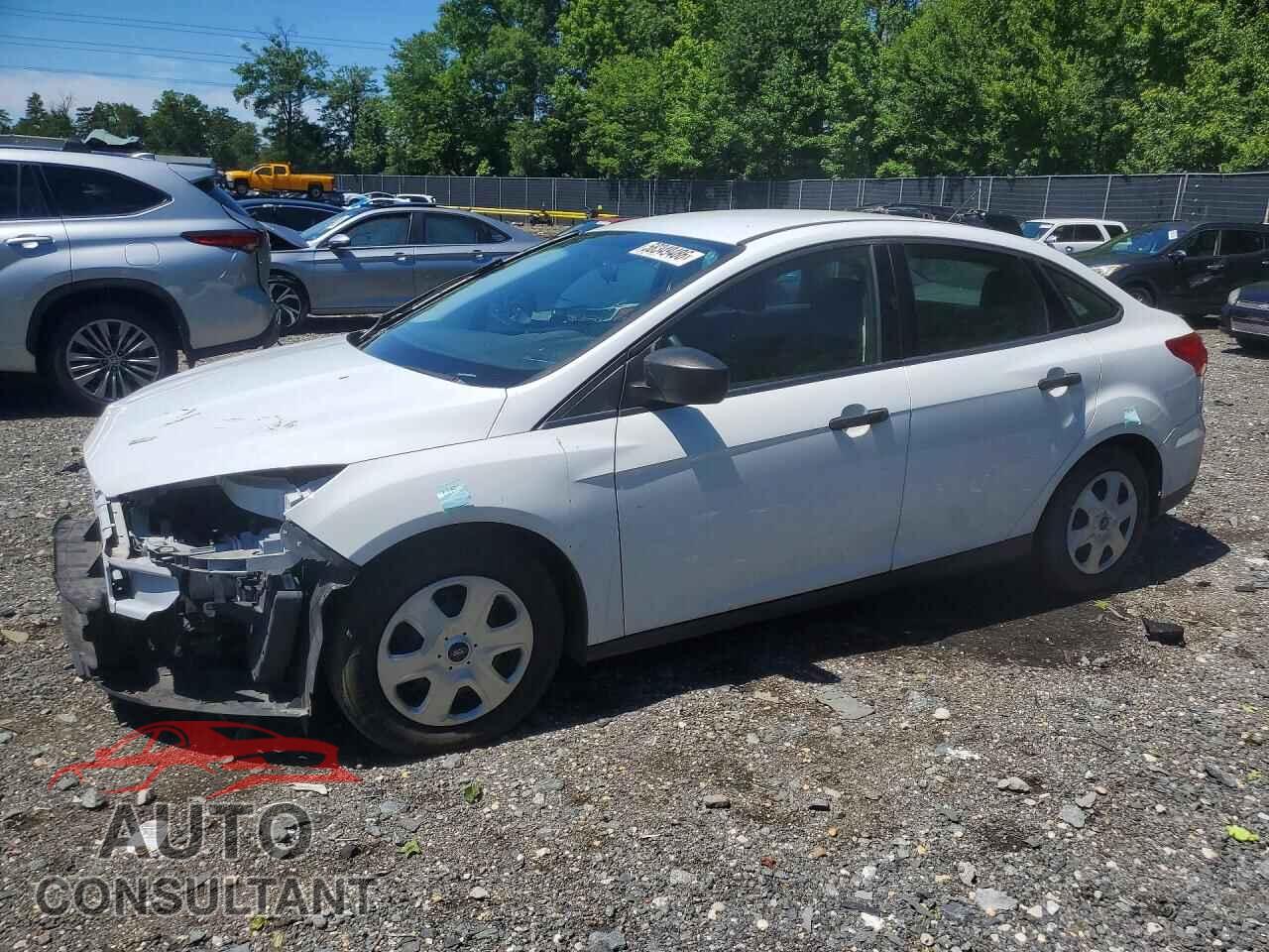 FORD FOCUS 2018 - 1FADP3E23JL266451
