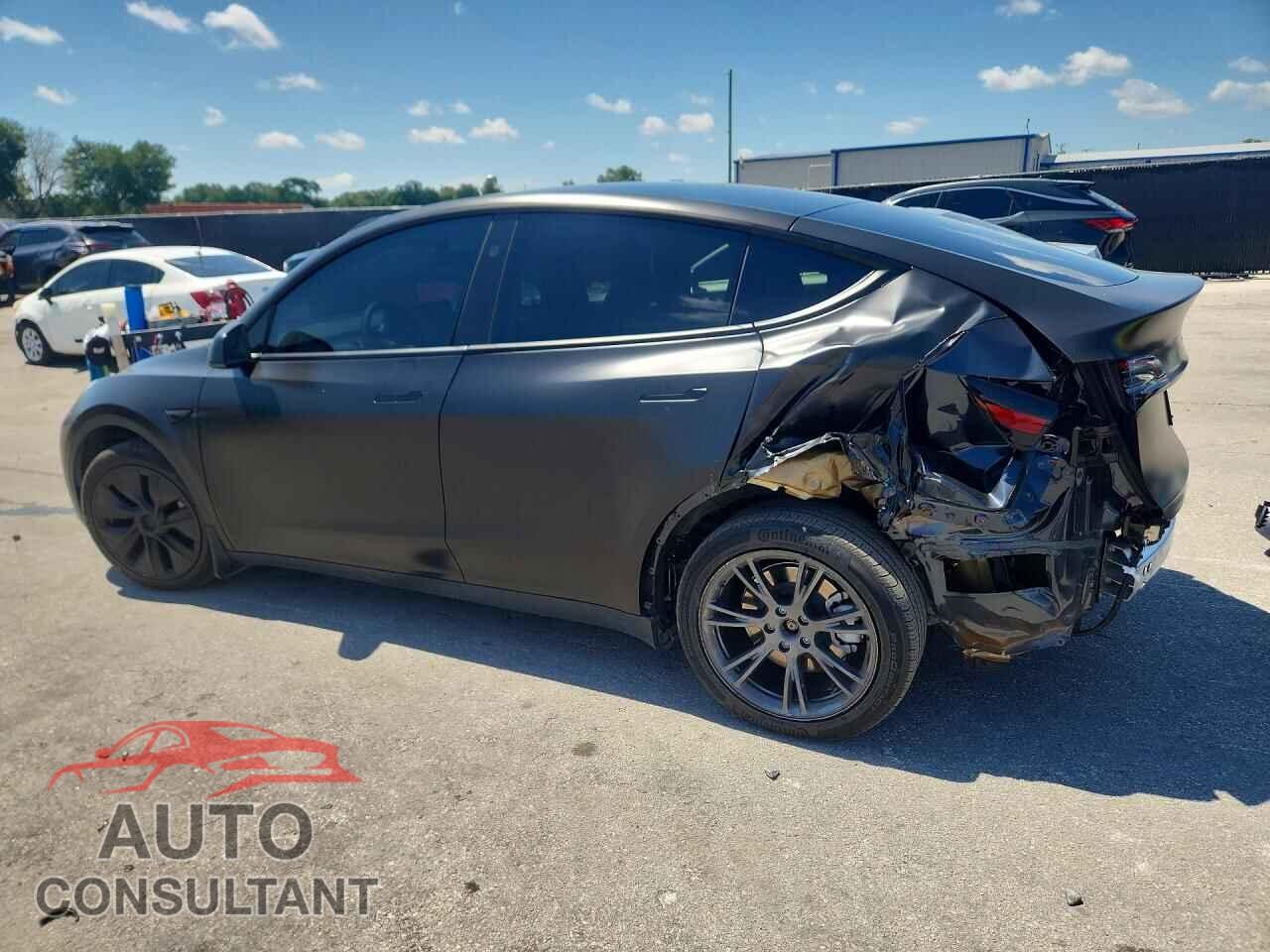 TESLA MODEL Y 2024 - 7SAYGAEE2RF186506