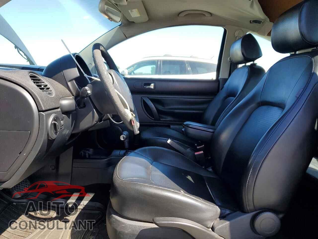 VOLKSWAGEN BEETLE 2010 - 3VWPG3AG2AM015912