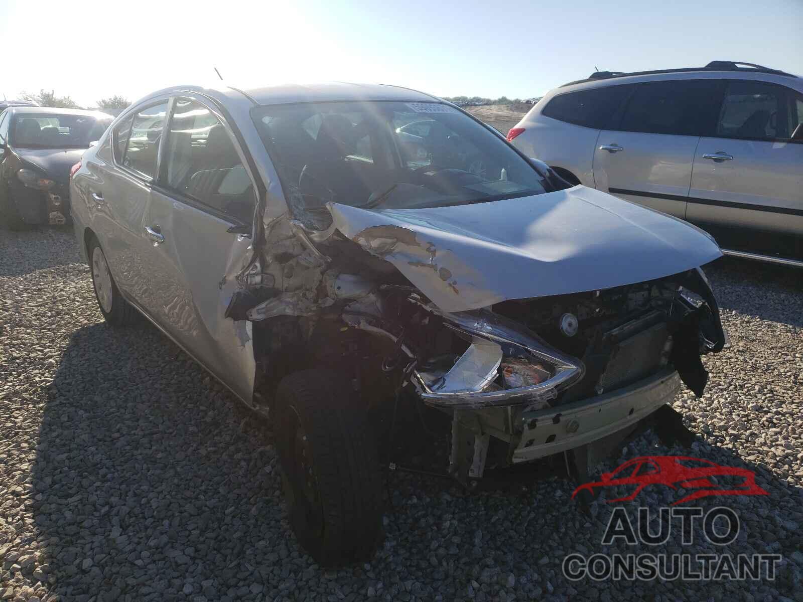NISSAN VERSA 2018 - 3N1CN7AP8JL801480