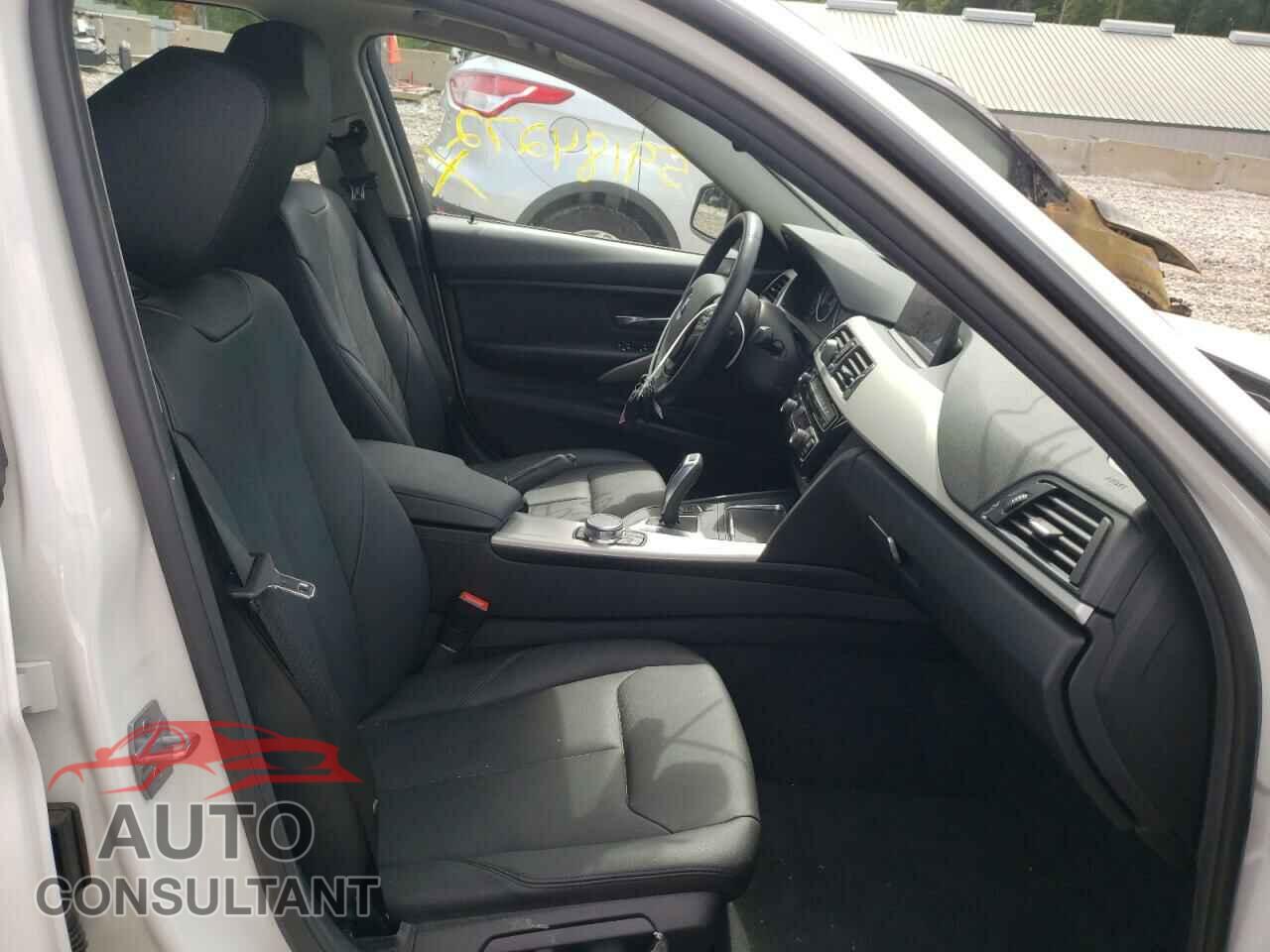 BMW 3 SERIES 2018 - WBA8A3C54JA494851