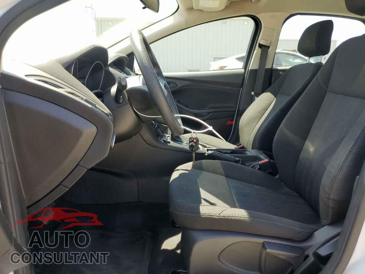 FORD FOCUS 2015 - 1FADP3E26FL306643