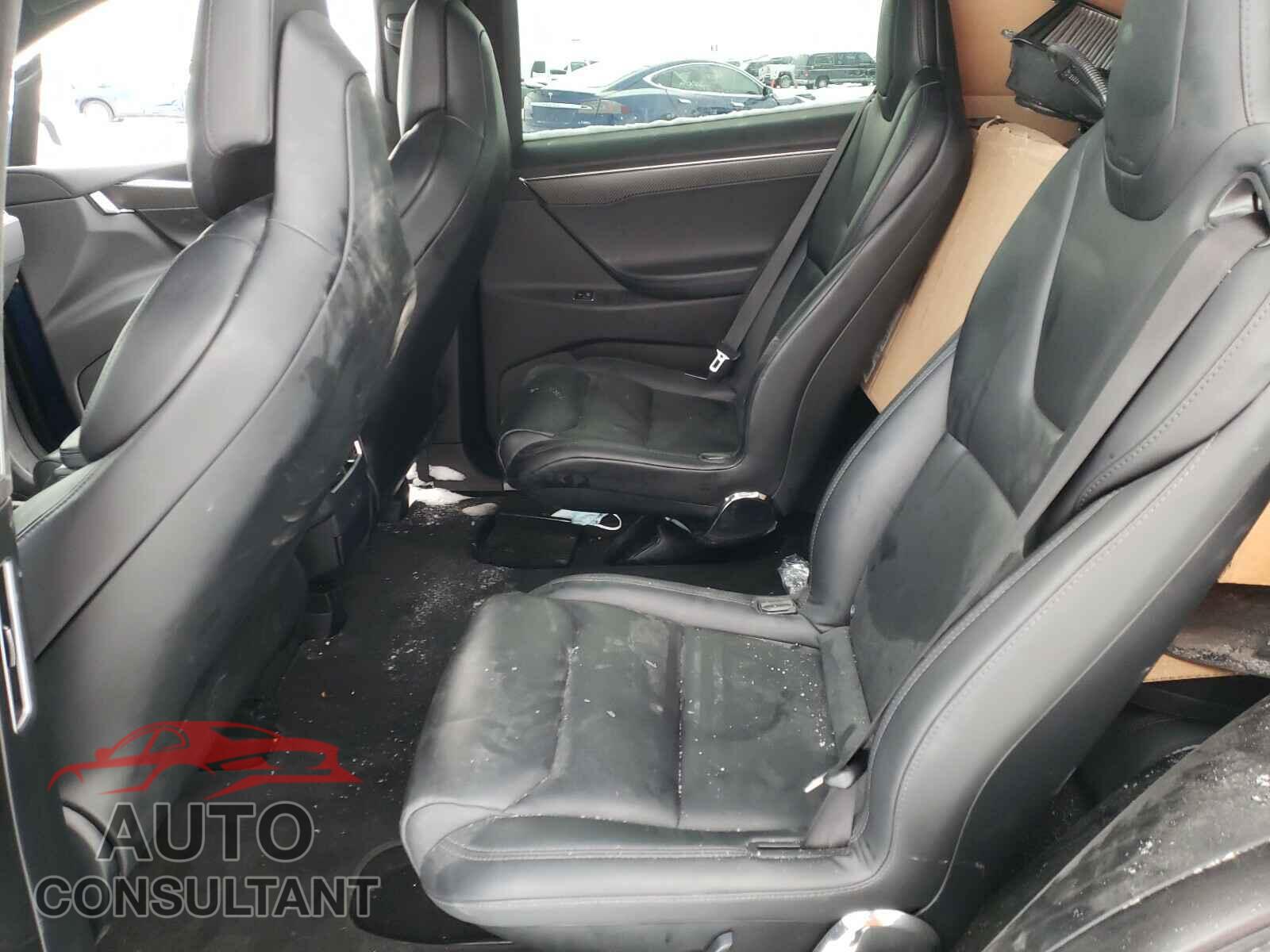 TESLA MODEL X 2017 - 5YJXCBE21HF077016