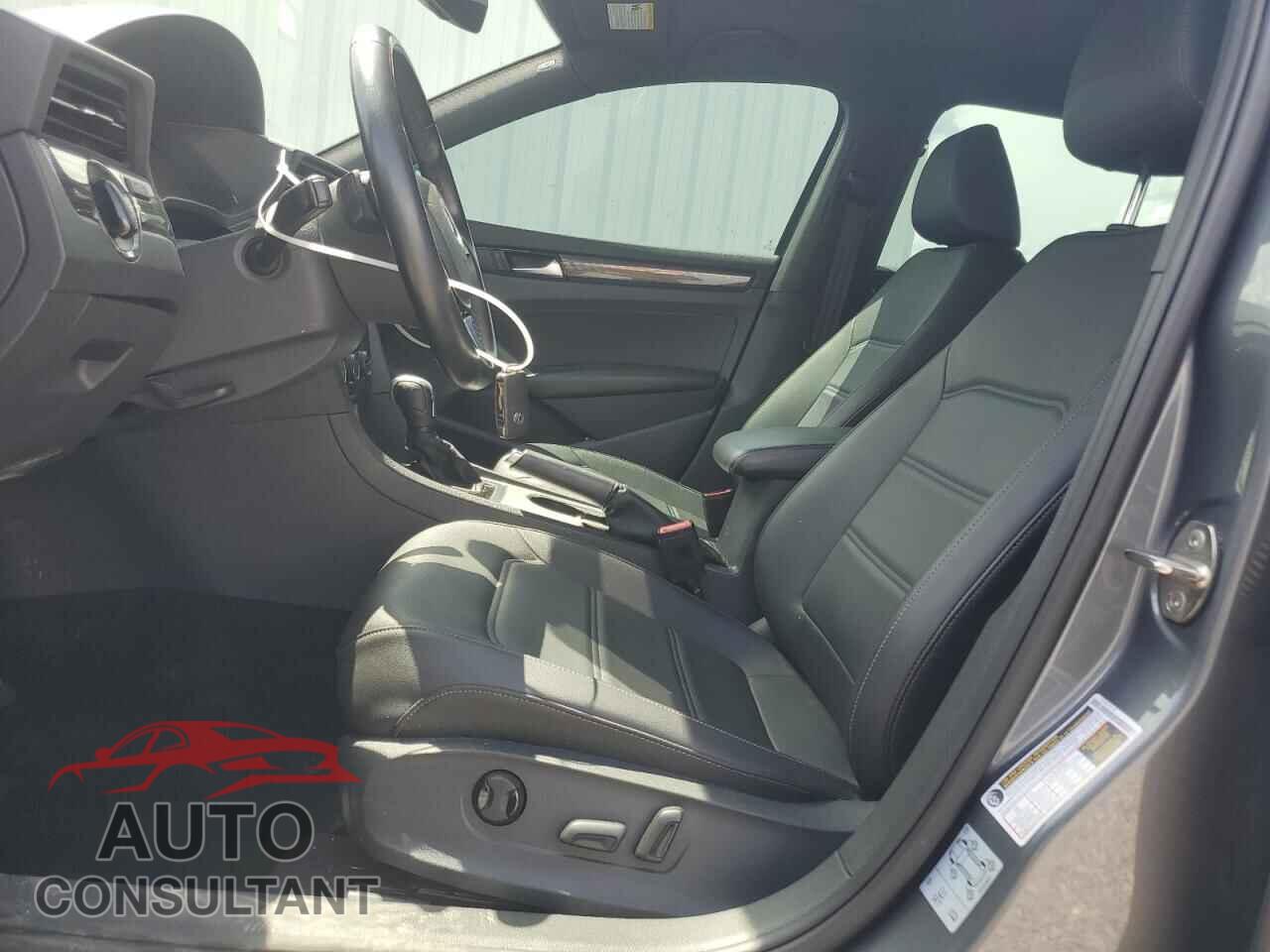 VOLKSWAGEN PASSAT 2021 - 1VWMA7A31MC013373