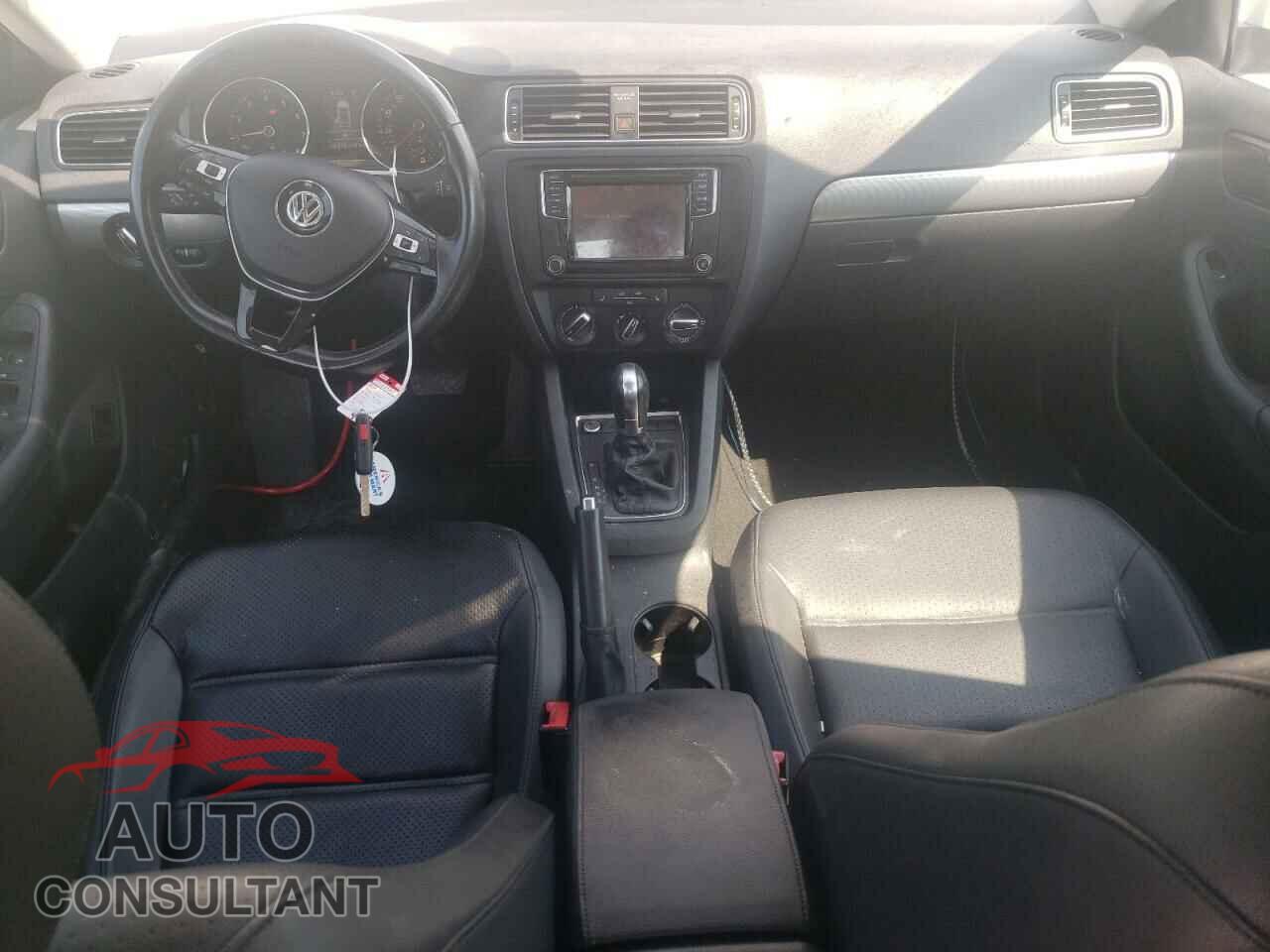 VOLKSWAGEN JETTA 2017 - 3VWDB7AJXHM287882