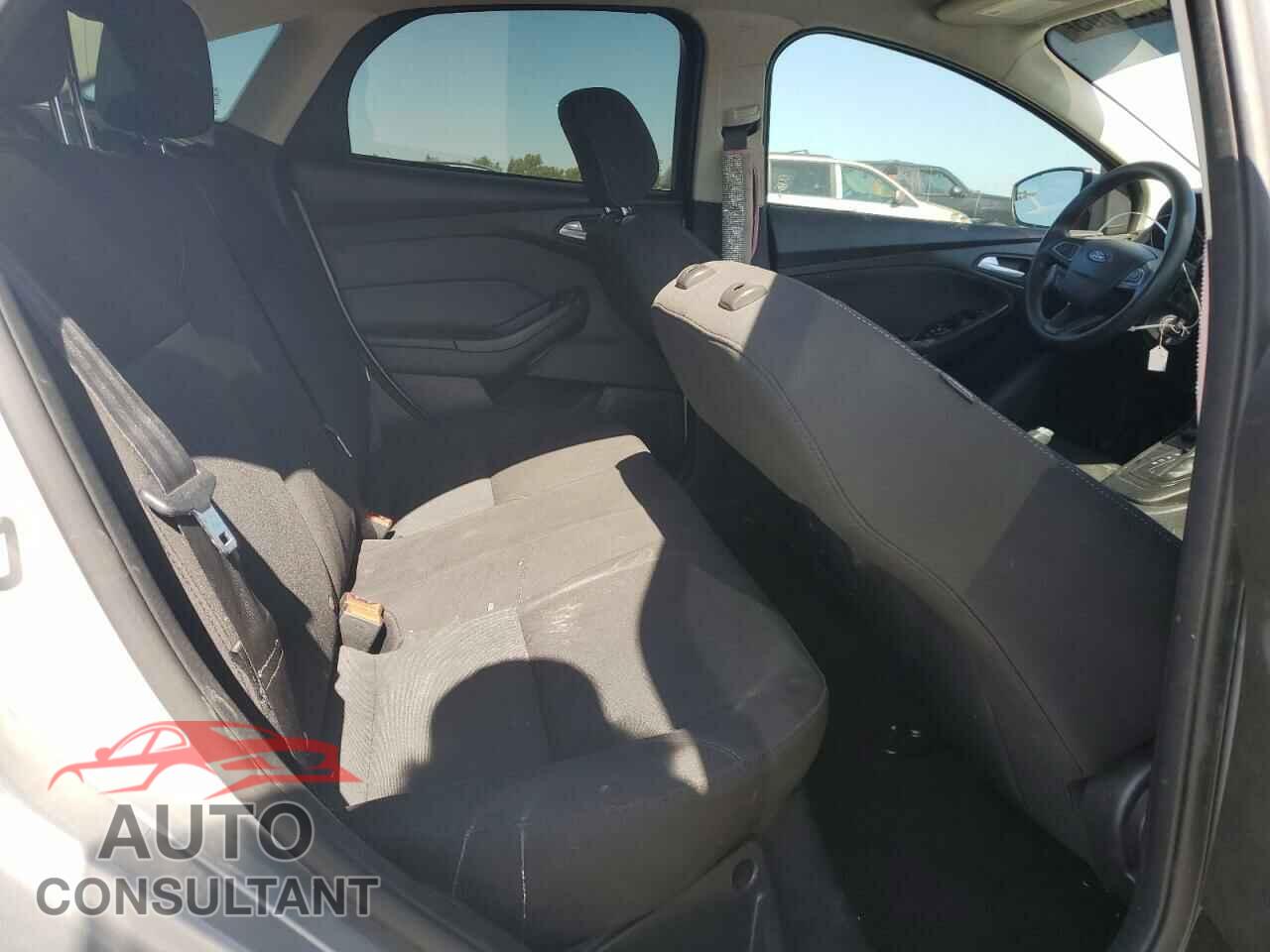 FORD FOCUS 2018 - 1FADP3FE4JL308909