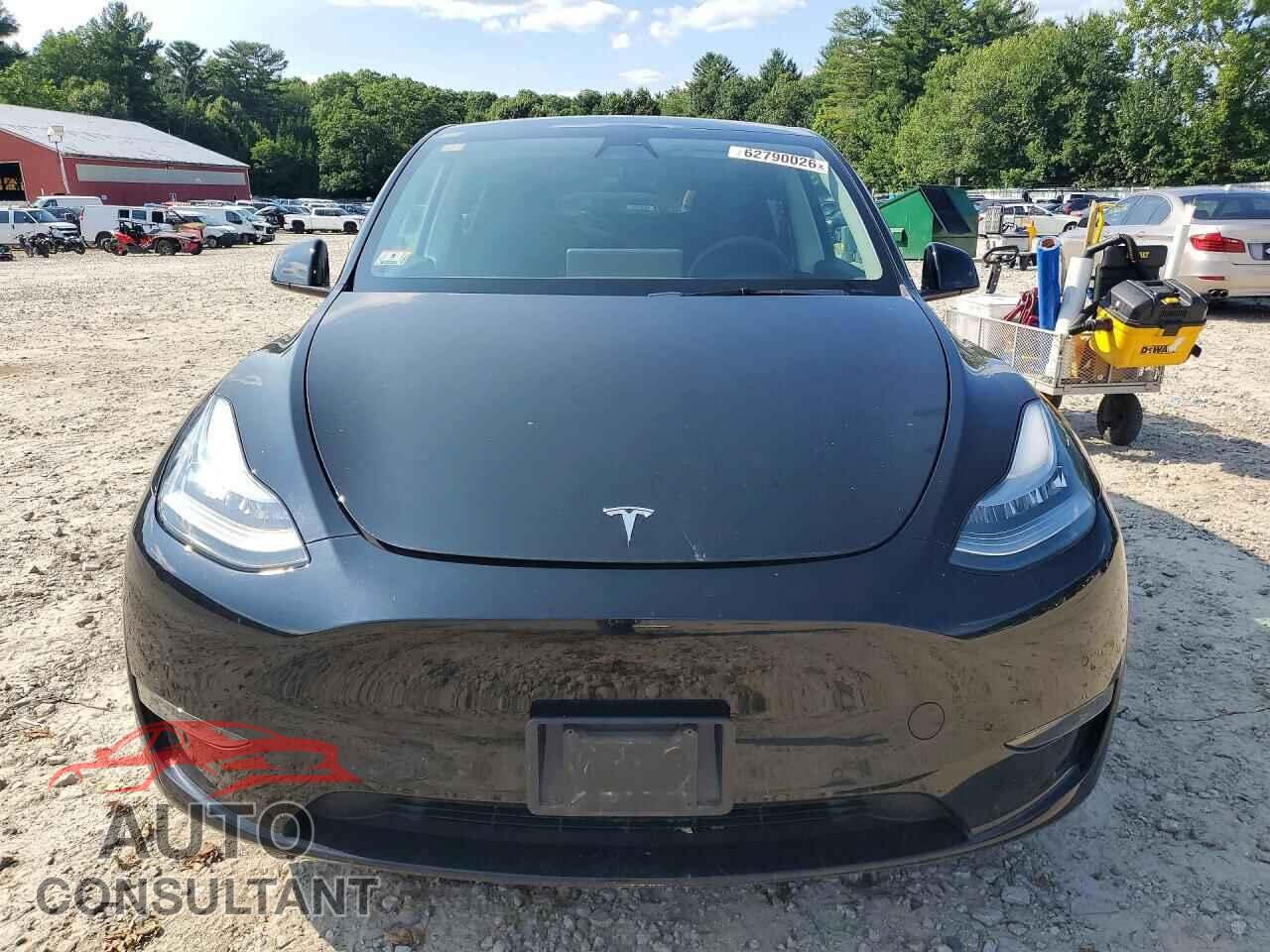 TESLA MODEL Y 2021 - 5YJYGDED3MF107729
