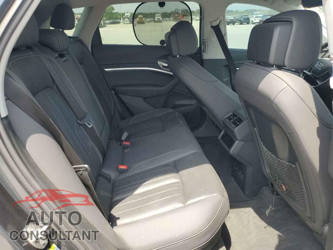 AUDI E-TRON 2021 - WA1AAAGE2MB010865