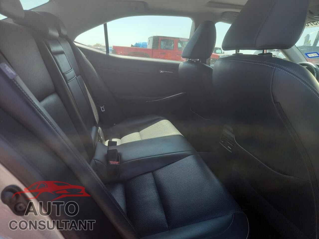 LEXUS IS 2014 - JTHBF1D29E5035413