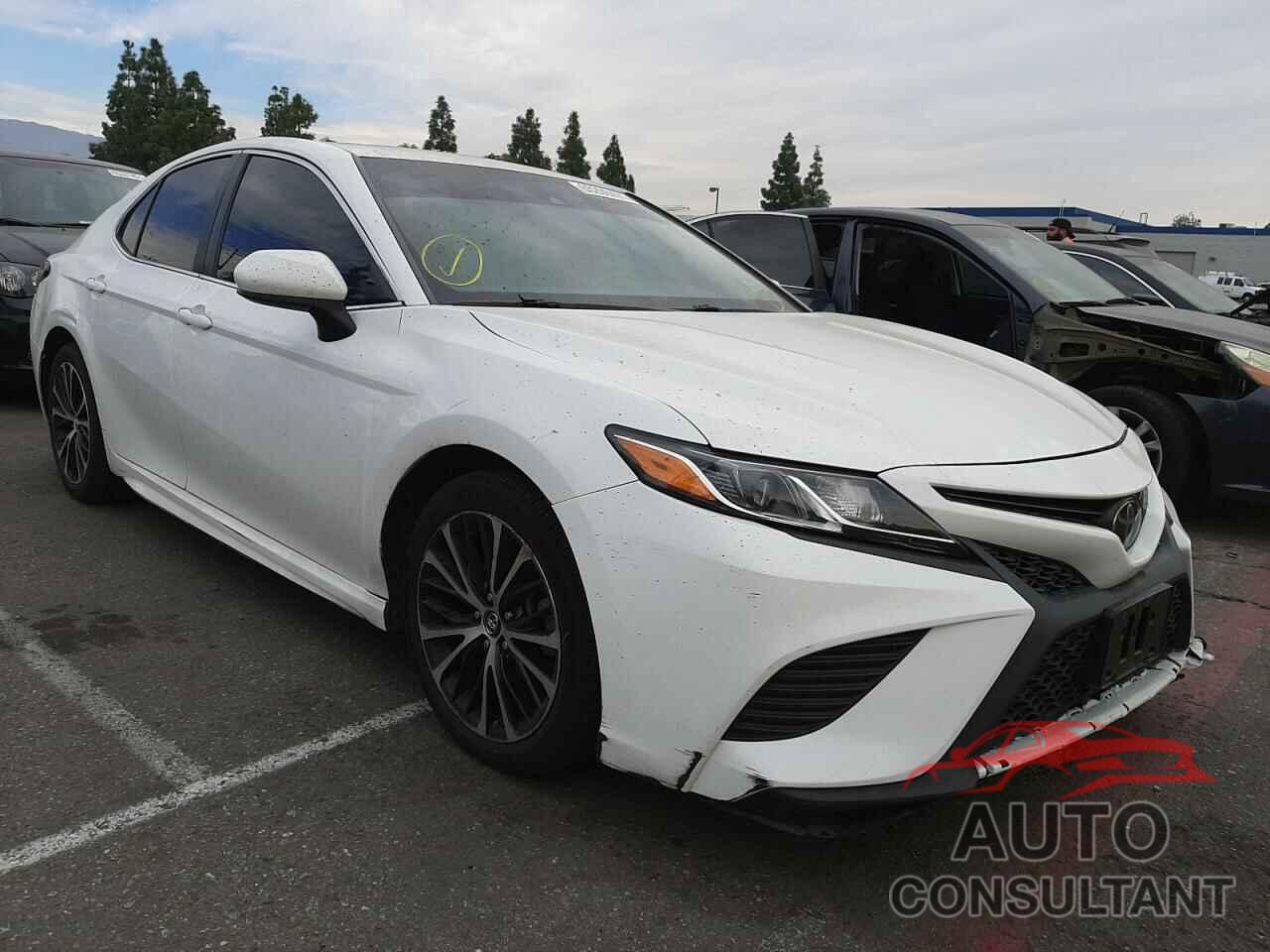 TOYOTA CAMRY 2018 - 4T1B11HK2JU078206