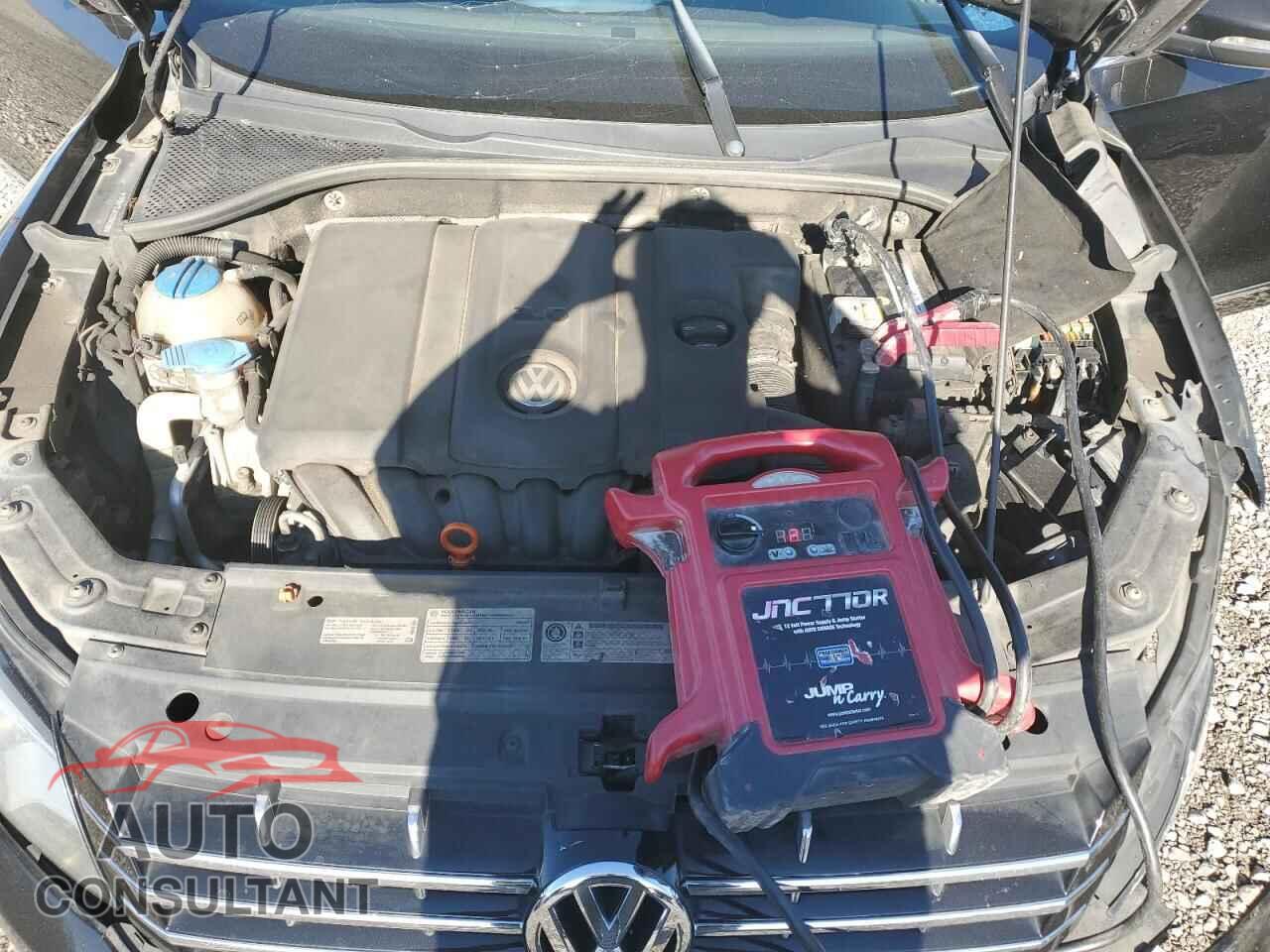 VOLKSWAGEN PASSAT 2012 - 1VWCP7A30CC054165