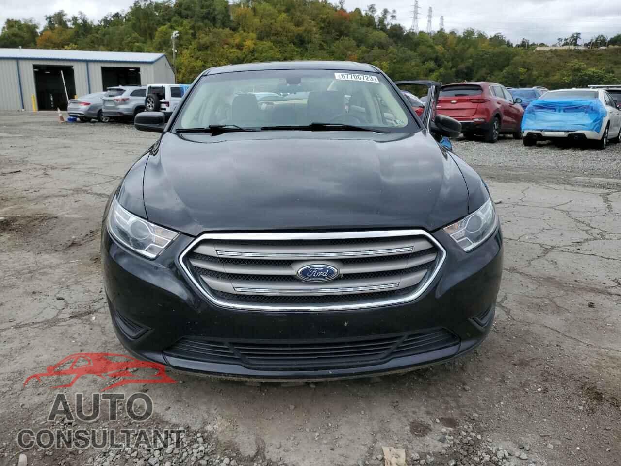 FORD TAURUS 2018 - 1FAHP2D80JG106392
