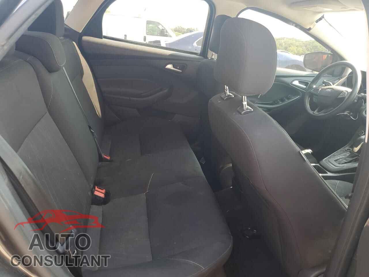 FORD FOCUS 2017 - 1FADP3F20HL208807