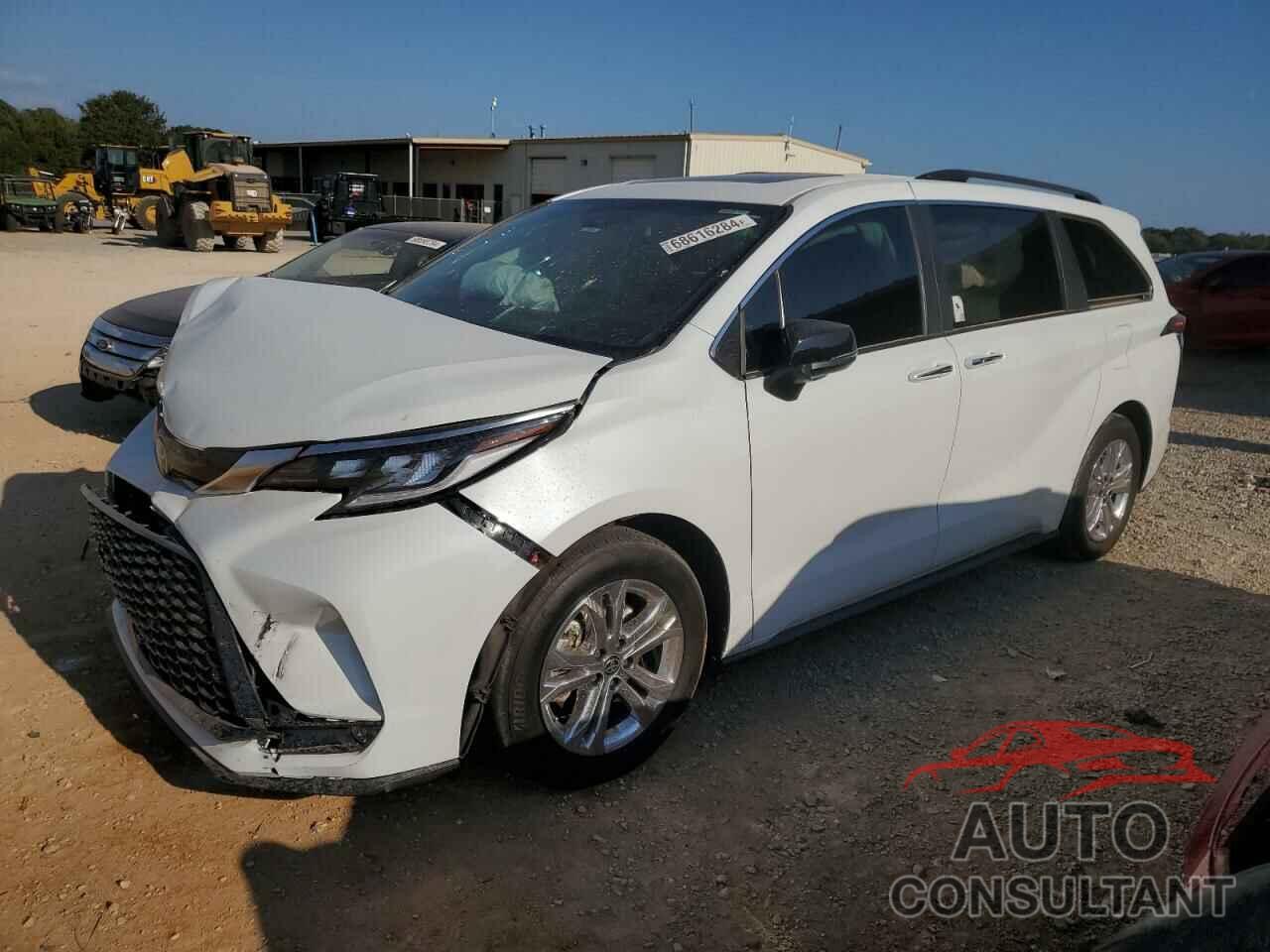 TOYOTA SIENNA 2023 - 5TDCSKFC7PS074611