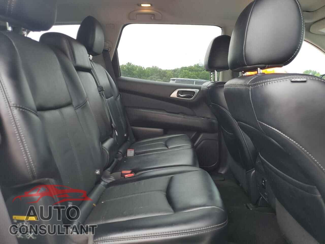 NISSAN PATHFINDER 2017 - 5N1DR2MN5HC683098