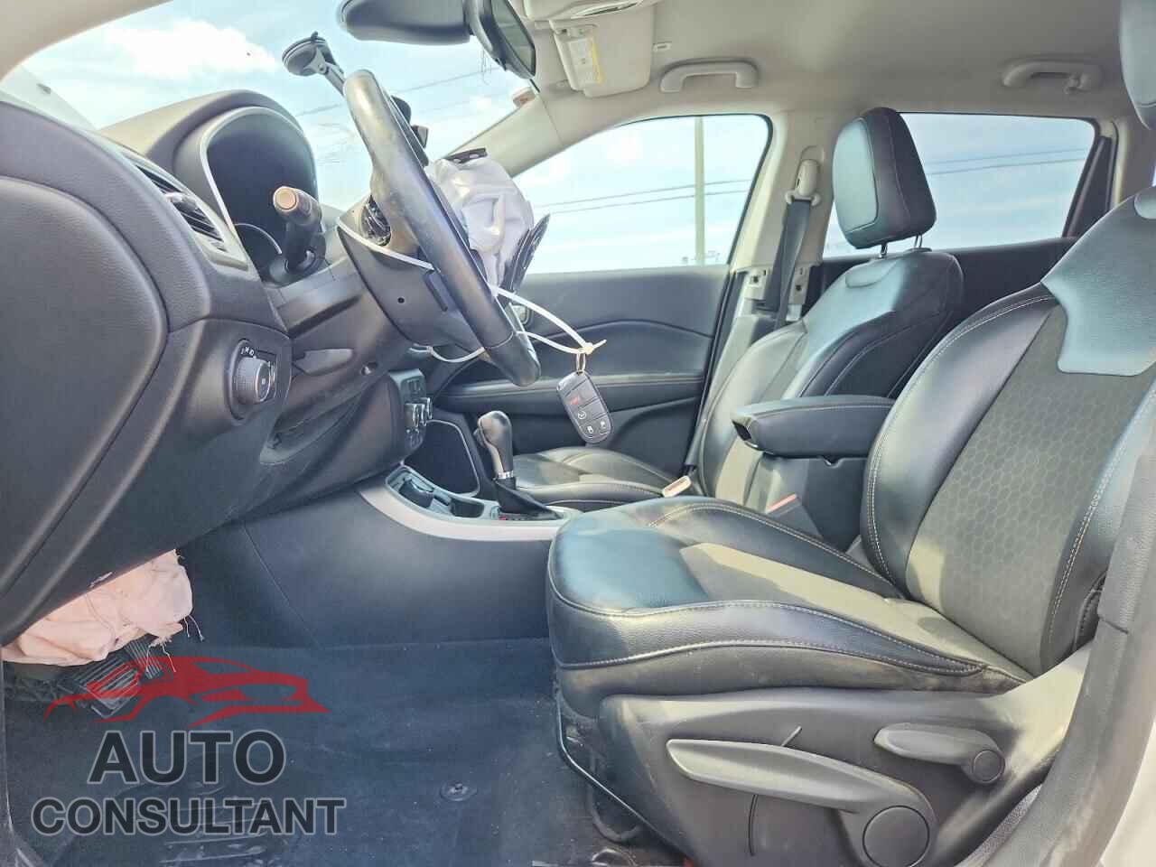 JEEP COMPASS 2018 - 3C4NJDBB7JT192532