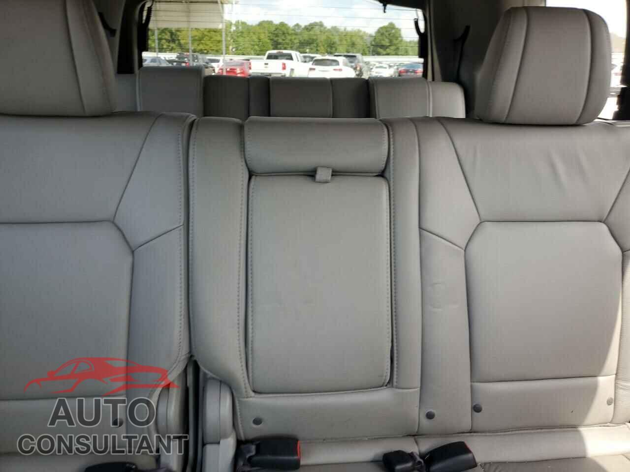 HONDA PILOT 2015 - 5FNYF3H50FB016549