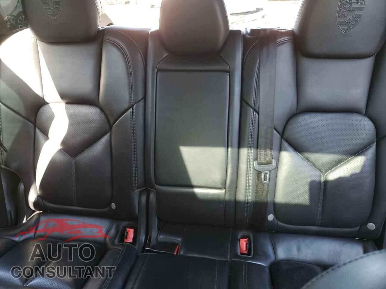 PORSCHE CAYENNE 2017 - WP1AA2A25HKA89656