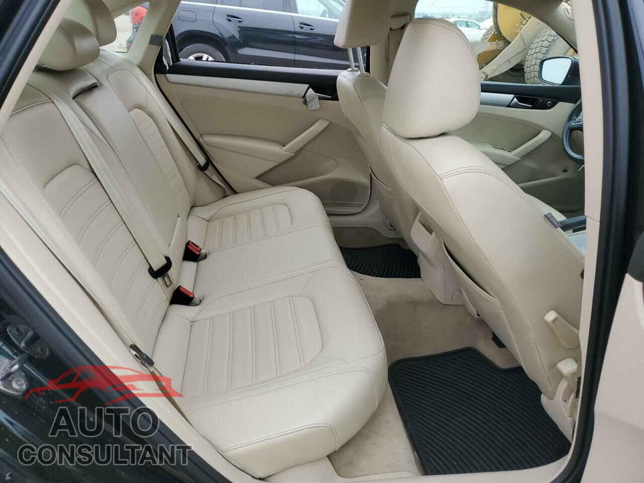 VOLKSWAGEN PASSAT 2012 - 1VWBM7A33CC075709