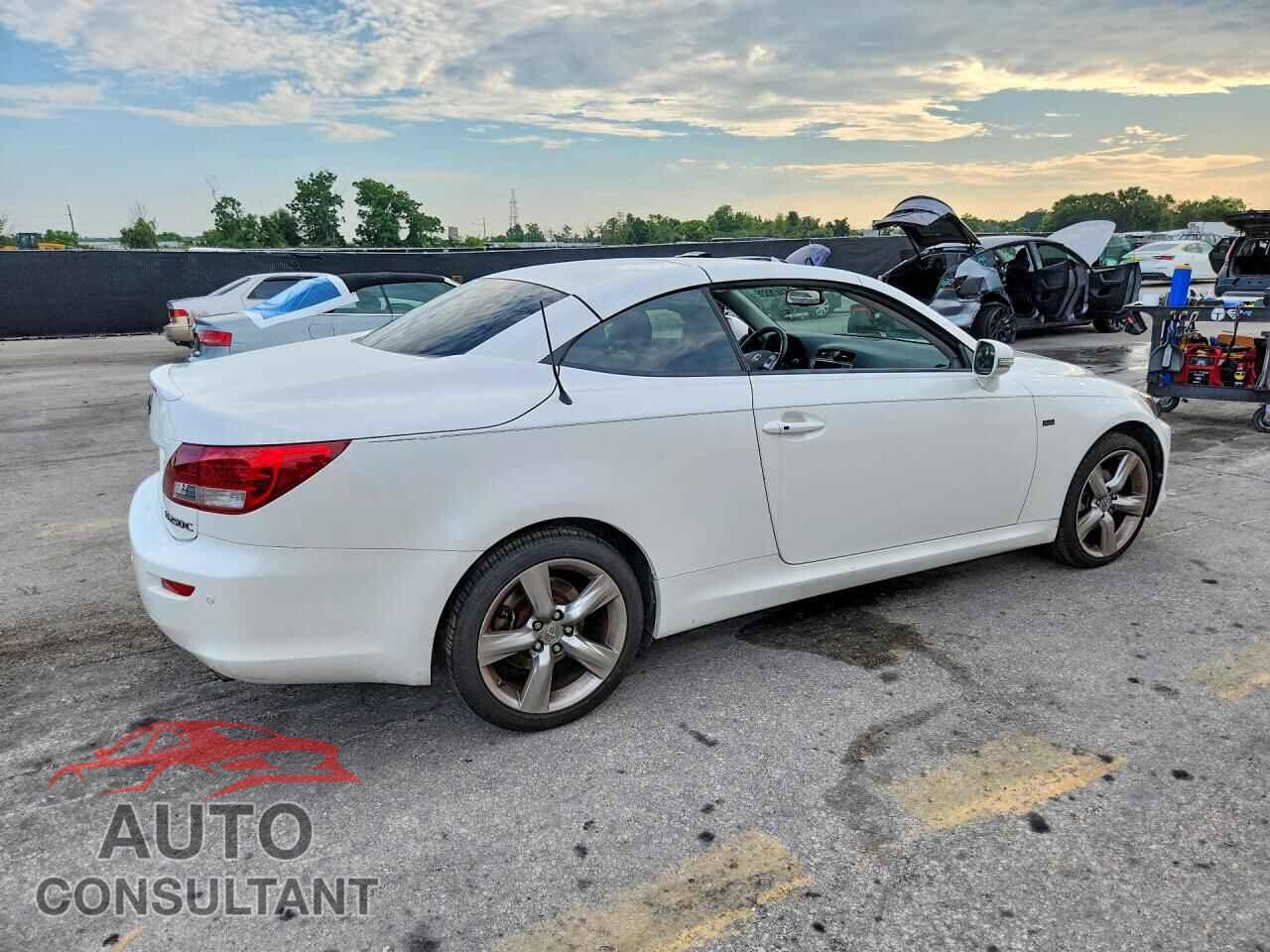LEXUS IS 2015 - JTHFF2C29F2532084