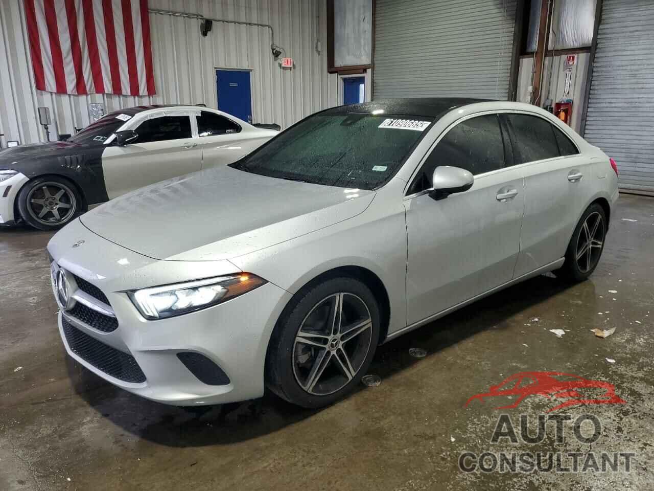 MERCEDES-BENZ A-CLASS 2019 - WDD3G4FB7KW005923
