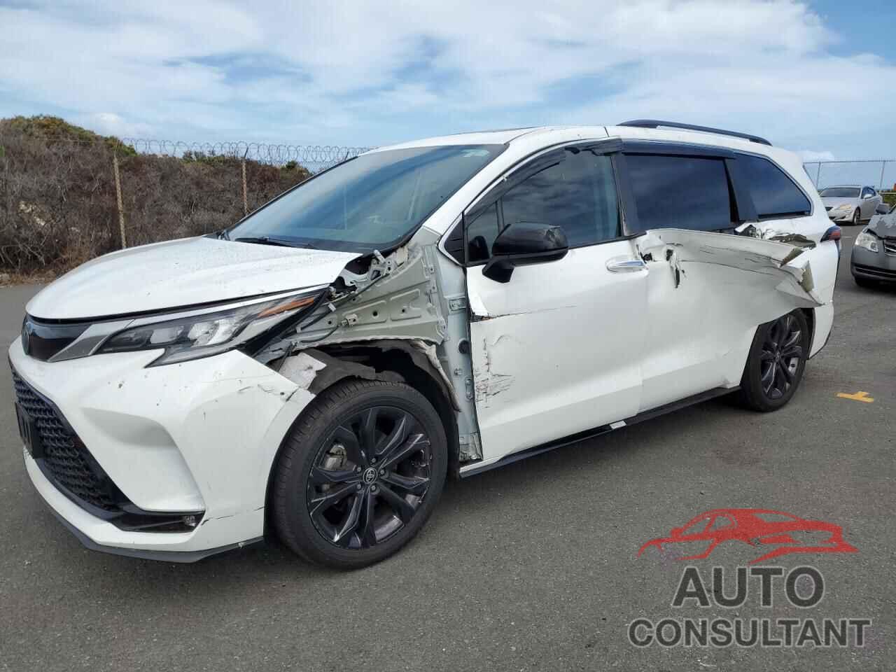 TOYOTA SIENNA 2022 - 5TDDRKEC5NS133153