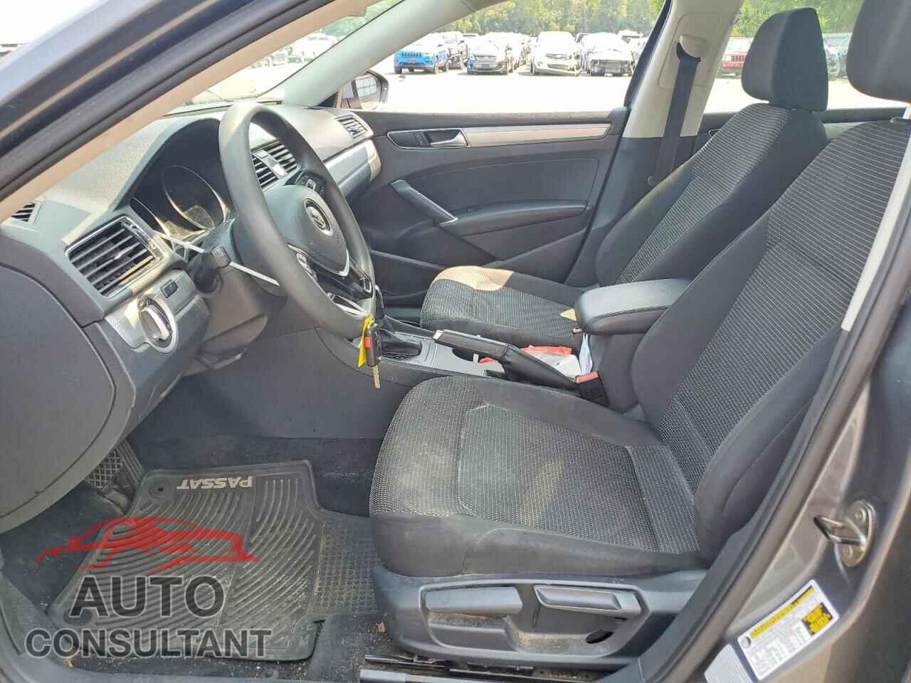 VOLKSWAGEN PASSAT 2017 - 1VWAT7A38HC031839