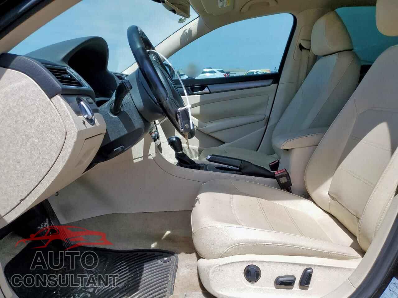 VOLKSWAGEN PASSAT 2014 - 1VWBH7A37EC002995
