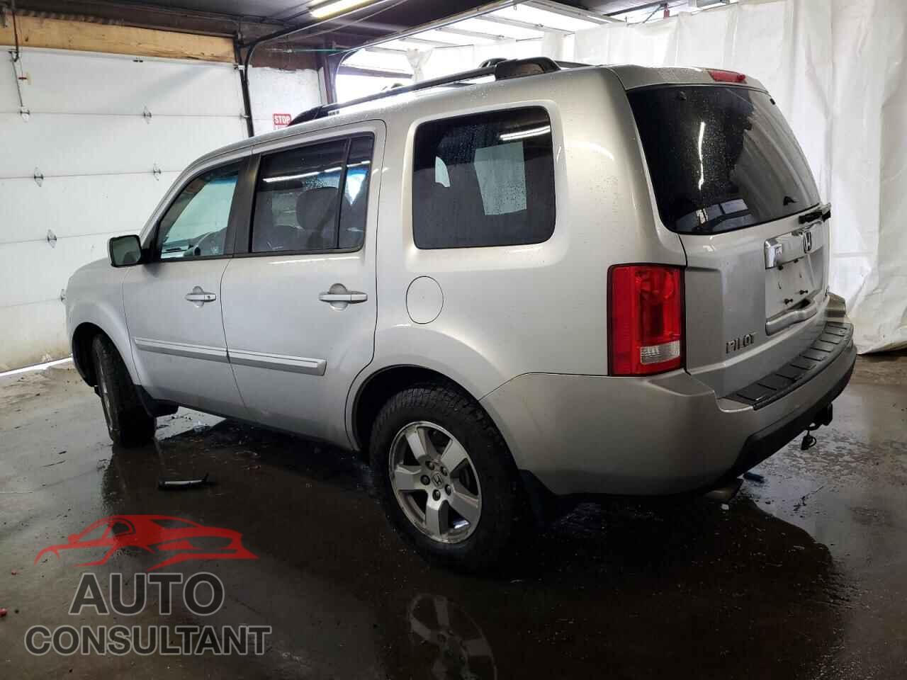 HONDA PILOT 2011 - 5FNYF4H50BB080395