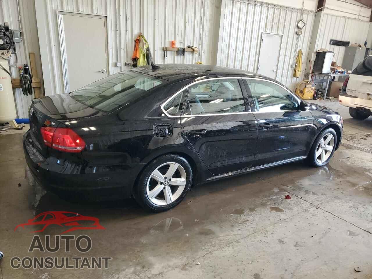 VOLKSWAGEN PASSAT 2013 - 1VWBP7A32DC043617