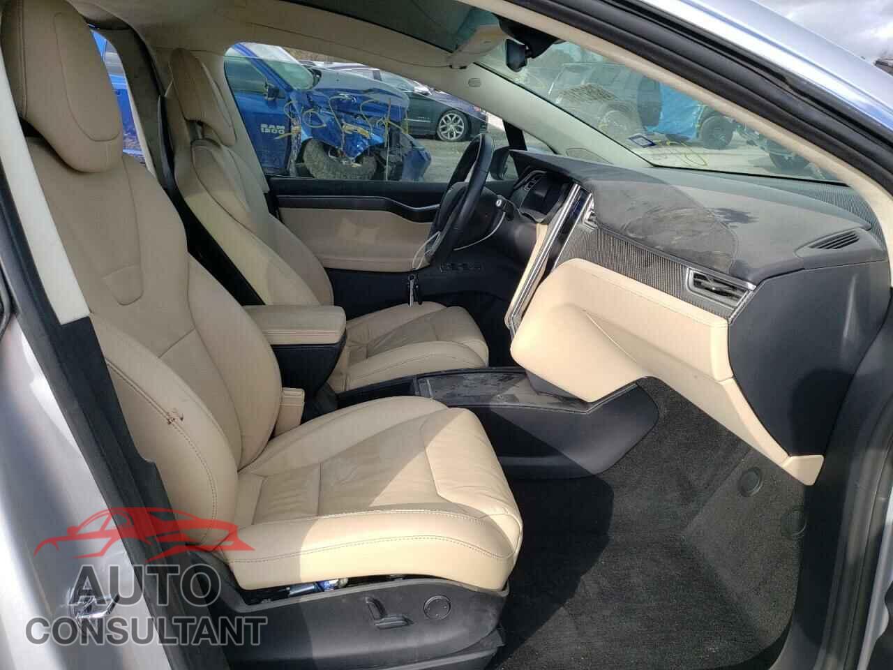 TESLA MODEL X 2017 - 5YJXCDE21HF050295